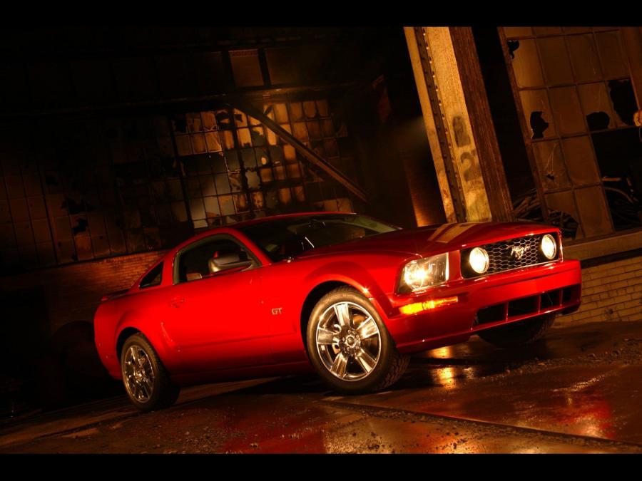  Ford Mustang GT 2005 года  (фото 43 из 209)